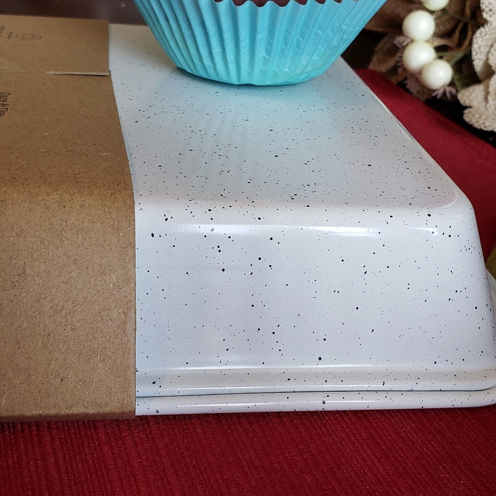 Rae Dunn easter baking pan set - Picture 6 of 6